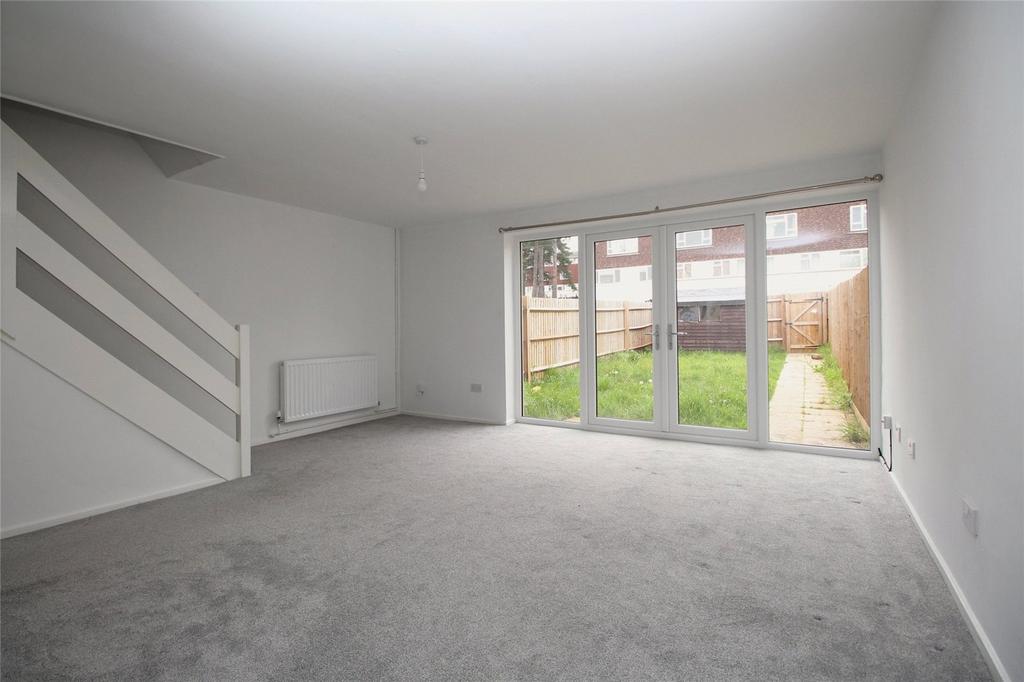 Essex Close, Bordon, Hampshire, GU35 3 bed terraced house to rent £