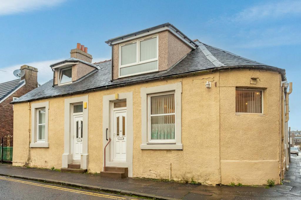 Milton Street, Dundee, DD3 3 bed semidetached house £165,000