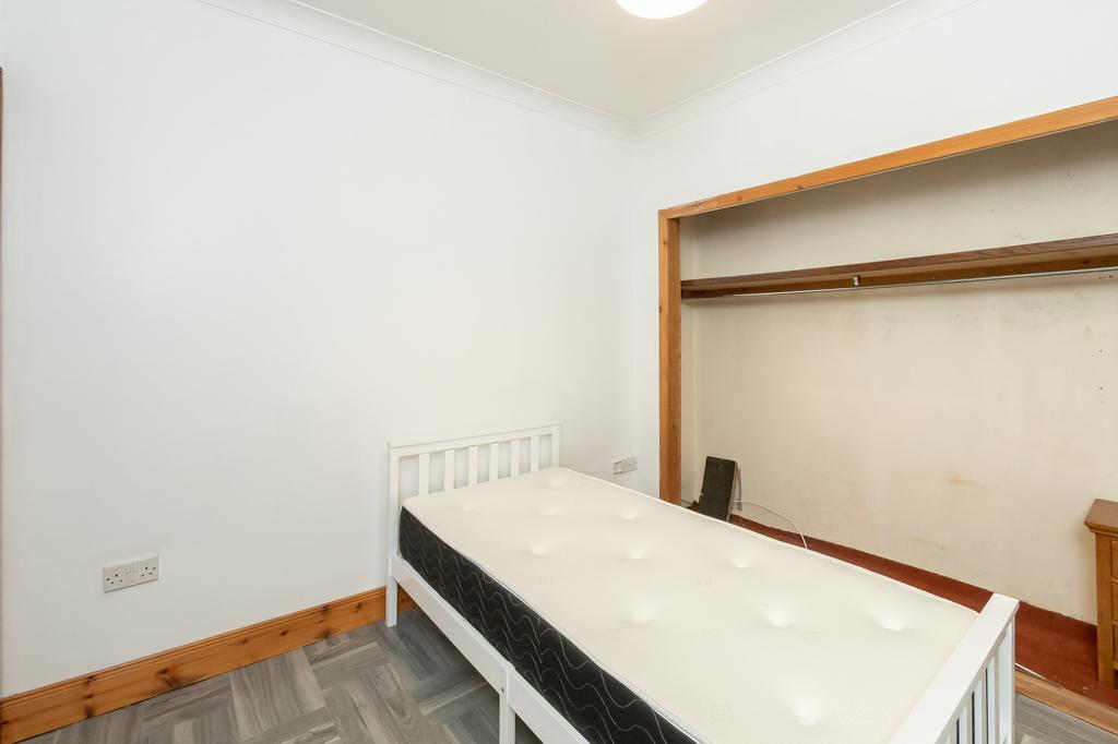 Milton Street, Dundee, DD3 3 bed semidetached house £165,000