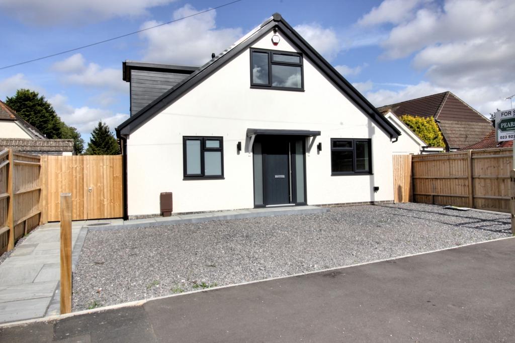 LONGWOOD AVENUE, COWPLAIN, WATERLOOVILLE 3 bed detached house for sale £425,000