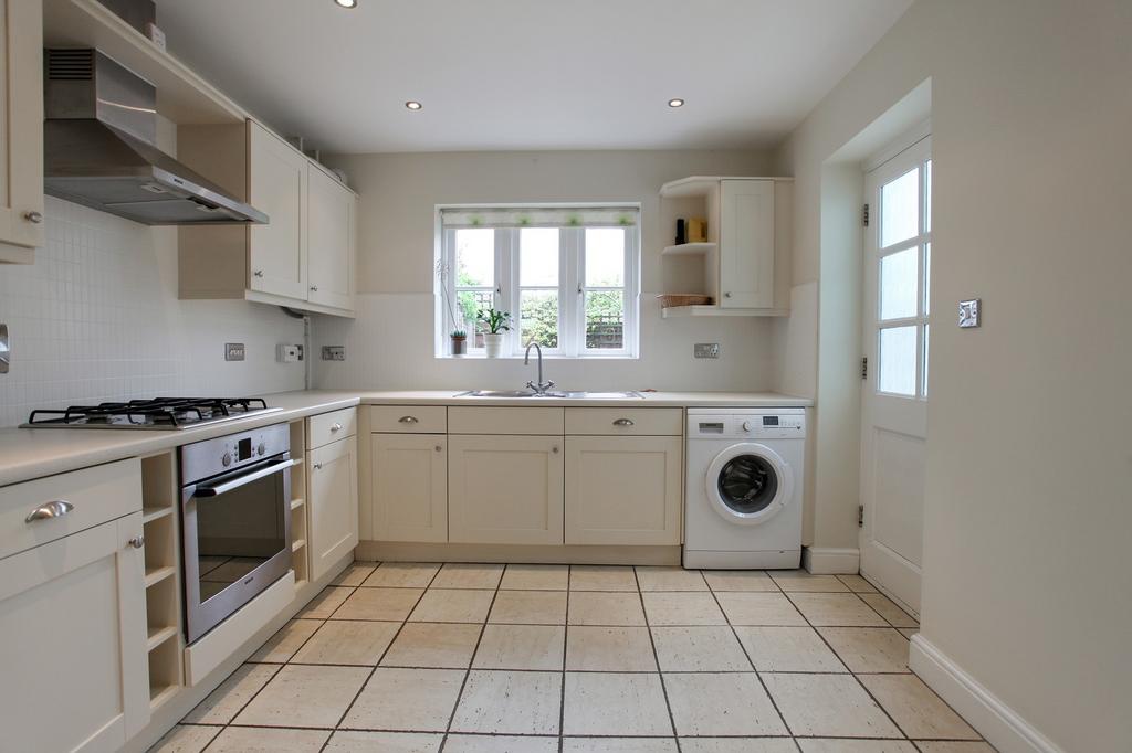 Blenheim Way, MoretoninMarsh... 3 bed semidetached house £395,000