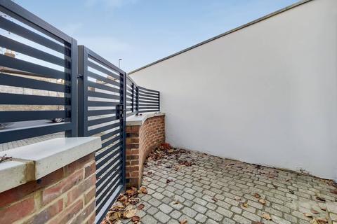 1 bedroom flat for sale - Abberley Mews, Clapham, London, SW4