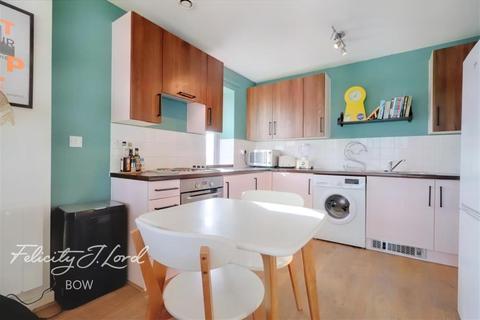 2 bedroom flat to rent - Catherine House, Thomas Frye Drive, E3