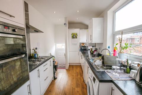 4 bedroom apartment to rent - Grosvenor Gardens, Jesmond Vale - 4 Bedrooms - 90pppw