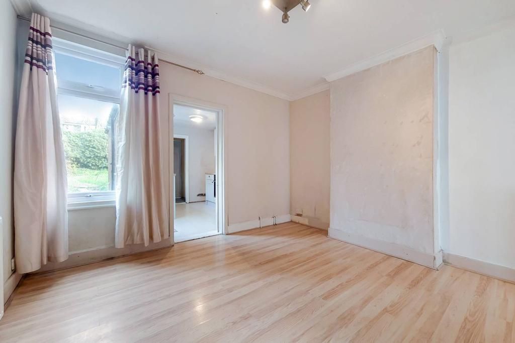 Stanley Grove, Croydon, CR0 3 bed end of terrace house for sale £350,000