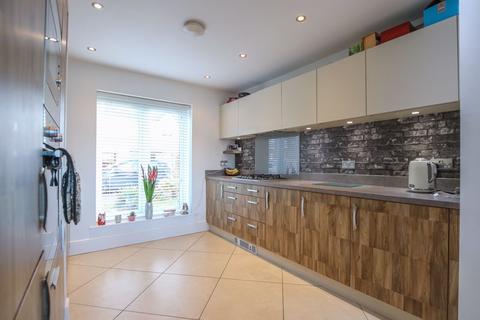 4 bedroom semi-detached house for sale - Coppice Place, Forest Gate. NE12