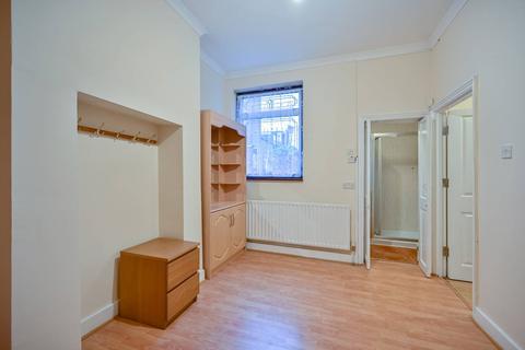 4 bedroom semi-detached house to rent - Gassiot Road, Tooting, London, SW17