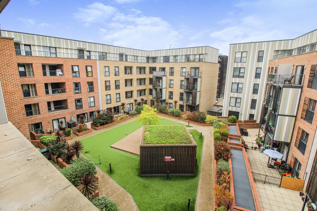 Pulse Court, Maxwell Road, Romford, RM7 2 bed apartment £1,300 pcm (£