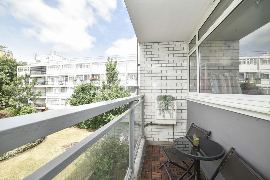 Whitley House, Churchill Gardens, Pimlico, London, SW1V 1 bed flat £