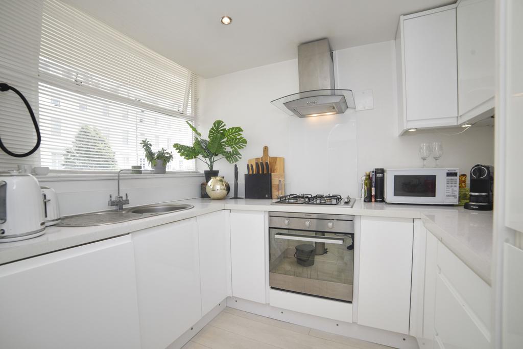 Whitley House, Churchill Gardens, Pimlico, London, SW1V 1 bed flat £