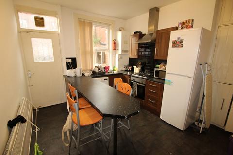 4 bedroom terraced house to rent, Welton Place, Leeds, West Yorkshire, LS6
