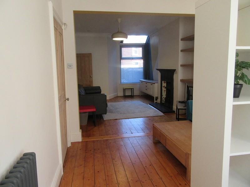 Through Lounge (rear)