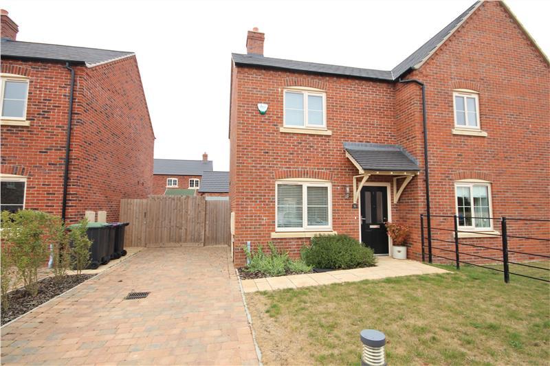 51 Top Farm Avenue, Navenby, Lincoln, Lincolnshire, LN5 0FN 2 bed house