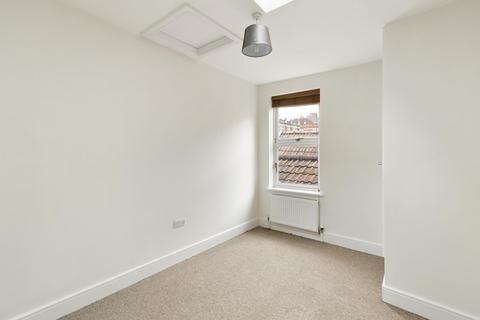 3 bedroom flat to rent, Whiteladies Road, Clifton, BS8