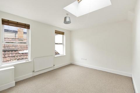 3 bedroom flat to rent, Whiteladies Road, Clifton, BS8