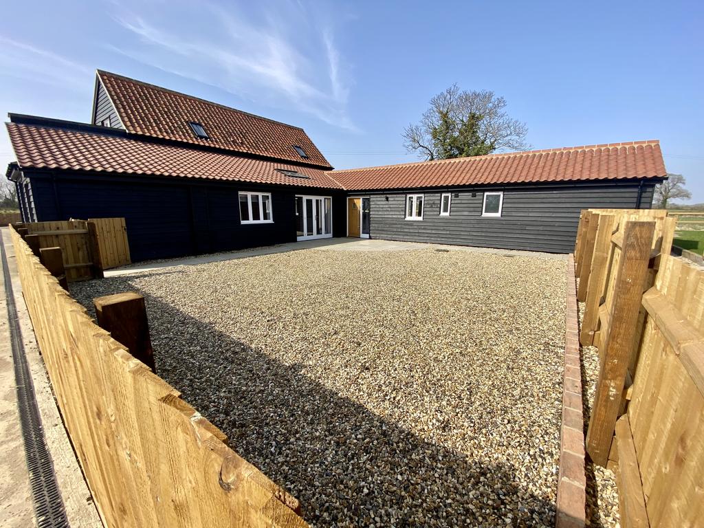 Browick Road, Wymondham NR18 2 bed barn conversion £1,200 pcm (£277 pw)