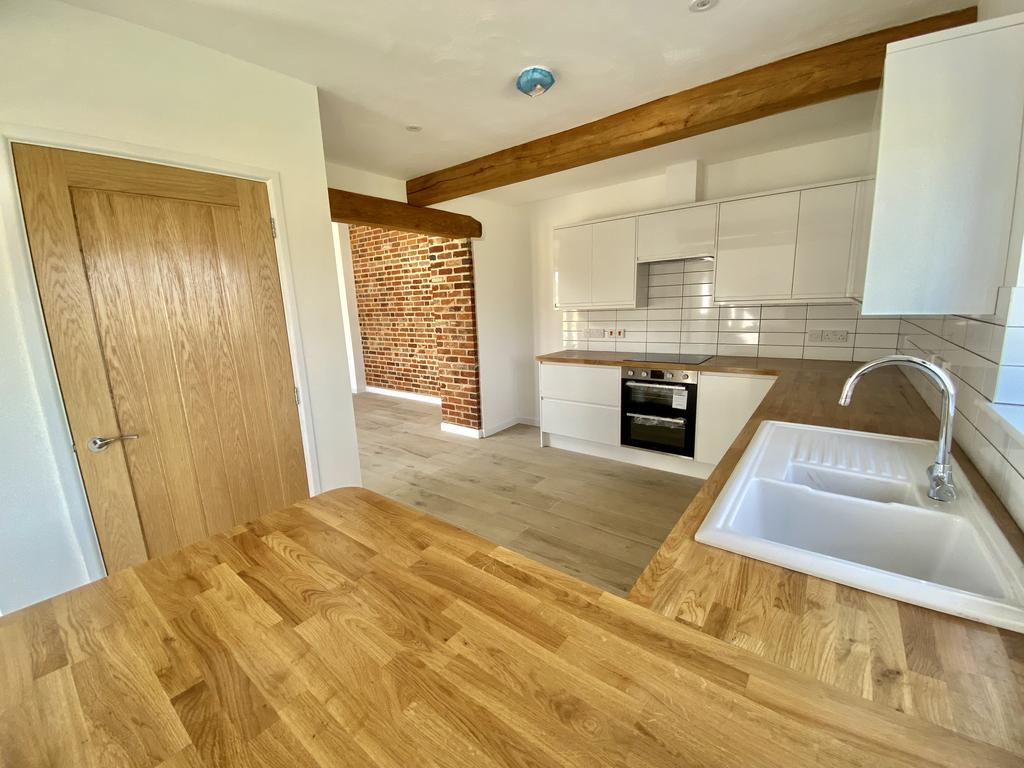 Browick Road, Wymondham NR18 2 bed barn conversion £1,200 pcm (£277 pw)