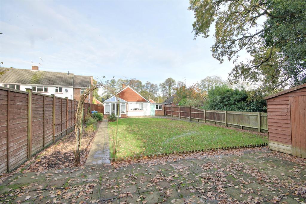 Newfield Avenue, Farnborough... 3 bed bungalow £475,000