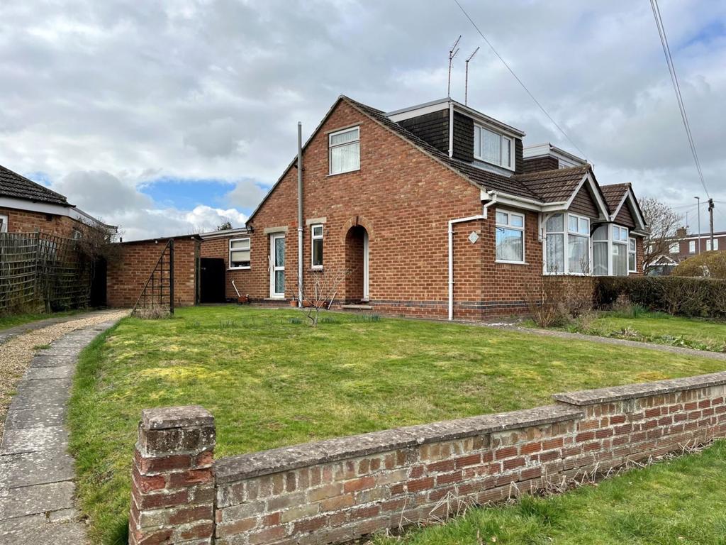 Park Lane, Duston, Northampton NN5 6PZ 3 bed semidetached bungalow £