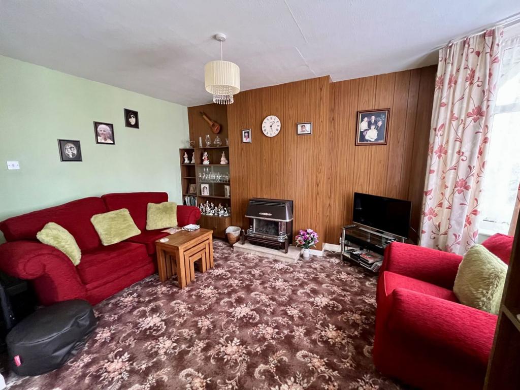 Park Lane, Duston, Northampton NN5 6PZ 3 bed semidetached bungalow £