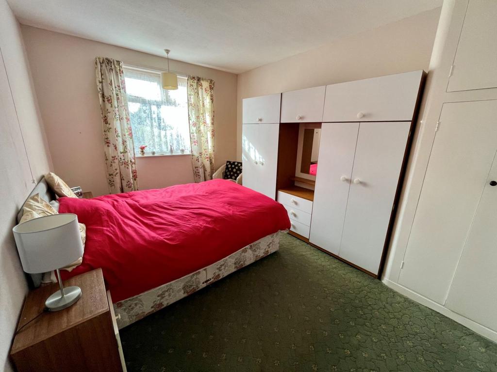 Park Lane, Duston, Northampton NN5 6PZ 3 bed semidetached bungalow £