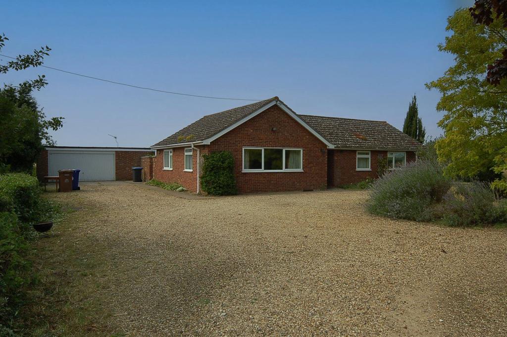 Eriswell Road, Holywell Row, Suffolk, IP28 3 bed bungalow £1,500 pcm