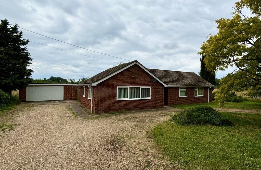 Eriswell Road, Holywell Row, Suffolk... 3 bed bungalow £1,440 pcm (£