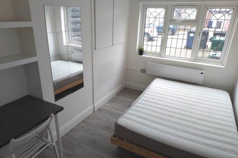 20 Edgeworth Avenue, London, NW4 4EY