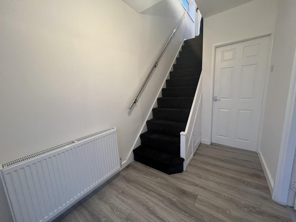 Kingsley Crescent, Armthorpe DN3 3 bed semidetached house to rent £