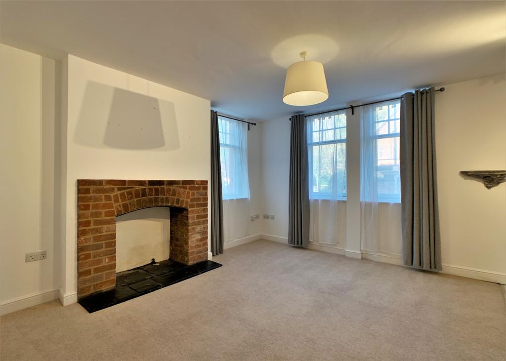 Mill Street, Wantage 2 bed ground floor flat £975 pcm (£225 pw)