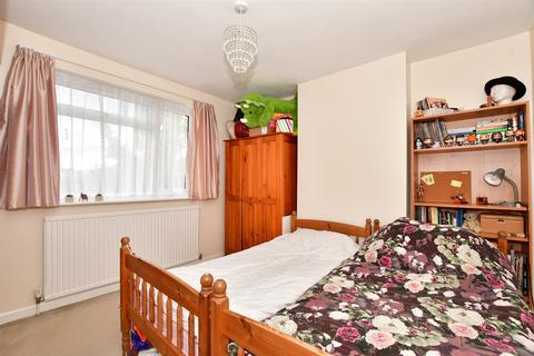 99 Kenneth Road, Romford, RM6 6LR