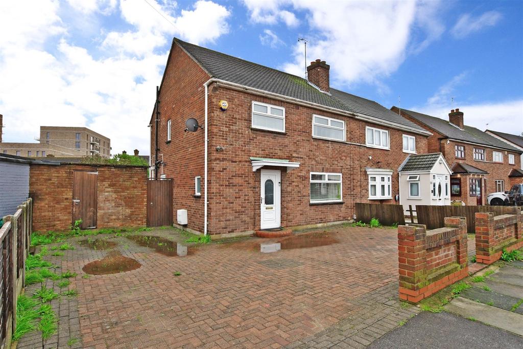 New Zealand Way, Rainham, Essex 3 bed semidetached house for sale £