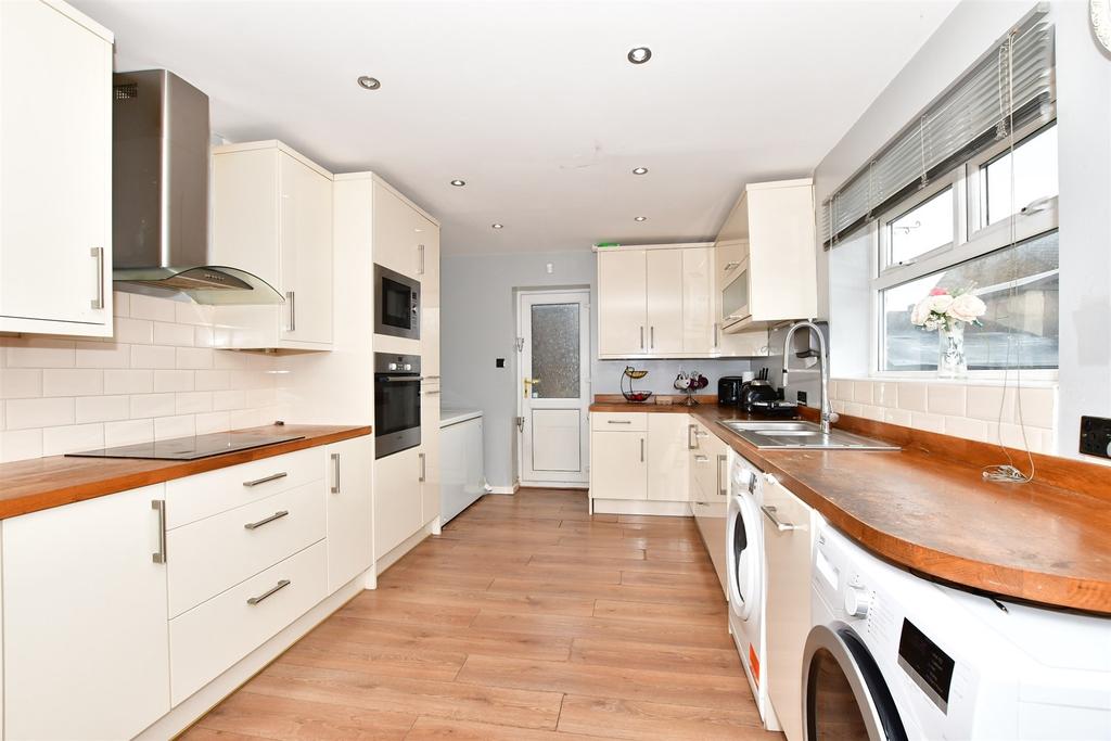 New Zealand Way, Rainham, Essex 3 bed semidetached house for sale £