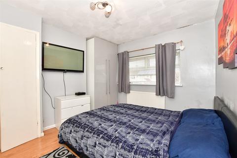 3 bedroom semi-detached house for sale - New Zealand Way, Rainham, Essex