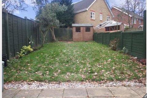 2 bedroom end of terrace house to rent, Montague Close,  Wokingham,  RG40