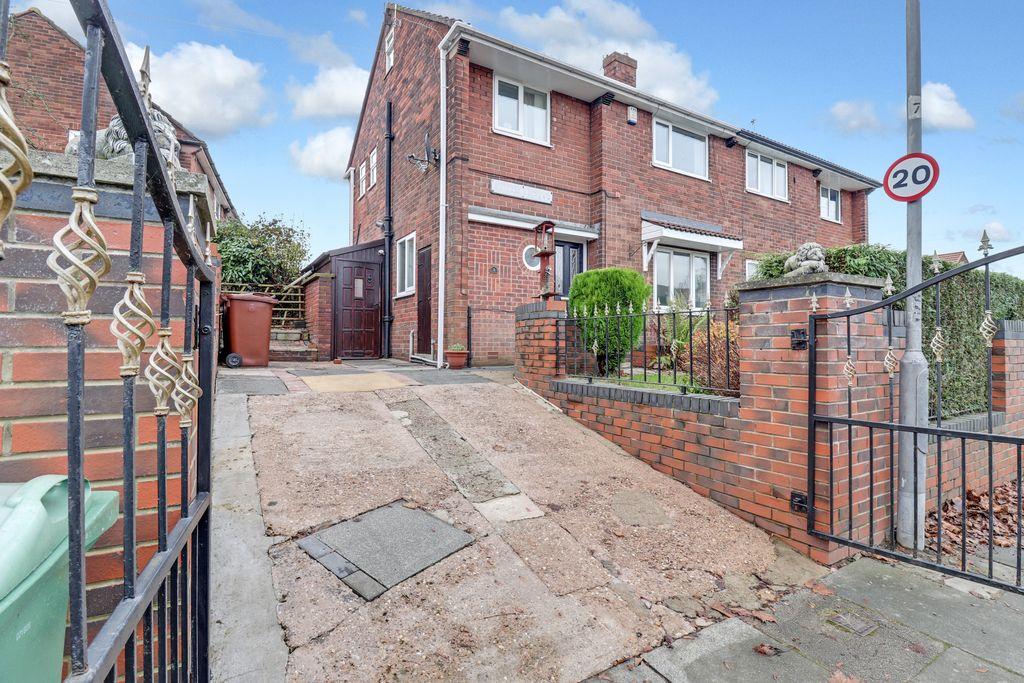 Ambleside Road, Castleford WF10 2PF 3 bed semidetached house £800