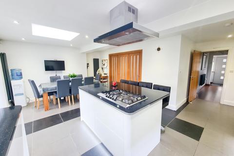 42 Welley Road, Wraysbury, Staines-upon-thames, TW19 5DJ
