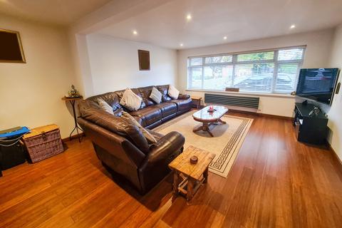 42 Welley Road, Wraysbury, Staines-upon-thames, TW19 5DJ