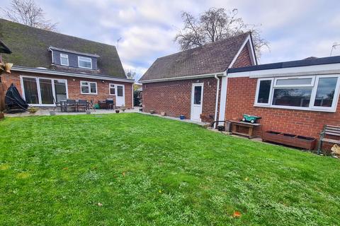 42 Welley Road, Wraysbury, Staines-upon-thames, TW19 5DJ