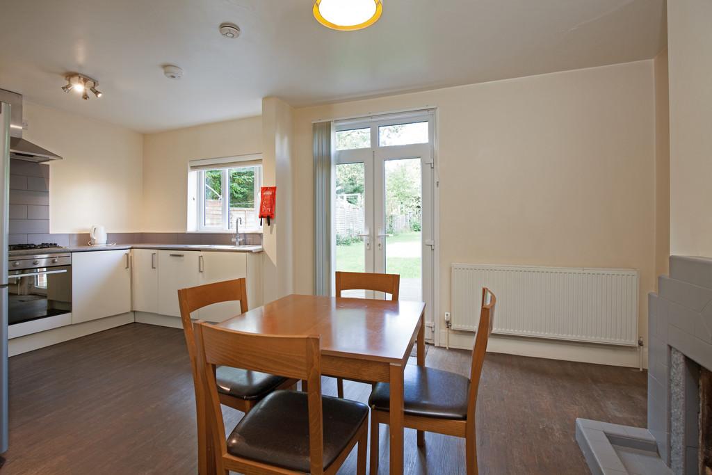 Van Diemans Road, Chelmsford 3 bed semidetached house £1,450 pcm (£335 pw)