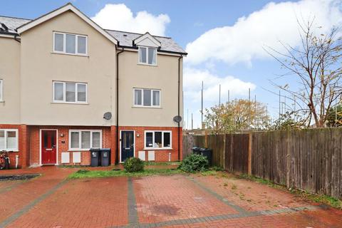 3 bedroom end of terrace house for sale - Bridle Mews, Ramsgate, Kent, CT12 5FR