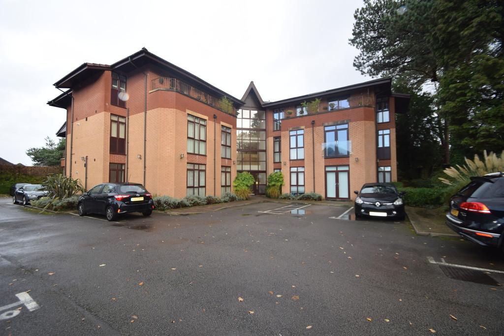 Moseley Road, Cheadle Hulme 2 bed apartment £1,195 pcm (£276 pw)