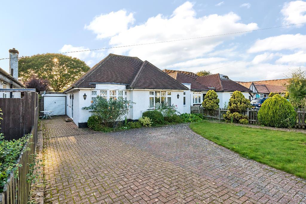 Mitchley View, Sanderstead, Surrey, CR2 9HQ 3 bed detached house for