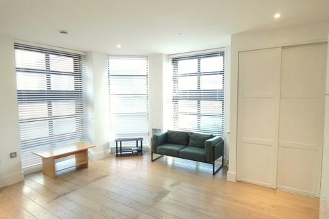 Studio to rent, Edinburgh House, Central St Albans