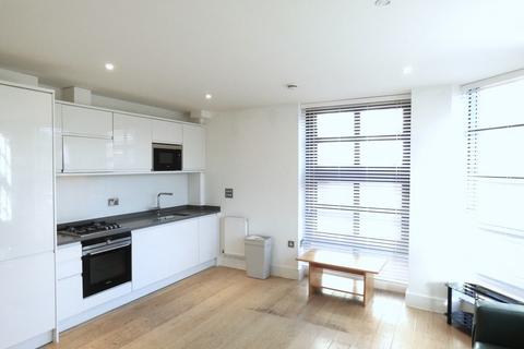 Studio to rent, Edinburgh House, Central St Albans