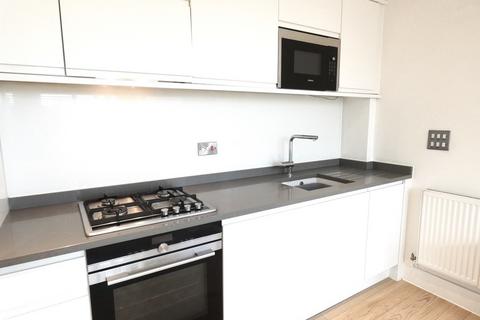 Studio to rent, Edinburgh House, Central St Albans