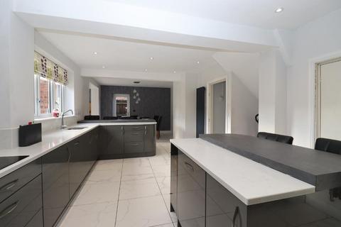 4 bedroom detached house for sale, Ailsworth Road, Limbury Mead, Luton, Bedfordshire, LU3 2UG