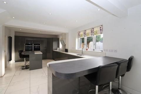 4 bedroom detached house for sale, Ailsworth Road, Limbury Mead, Luton, Bedfordshire, LU3 2UG