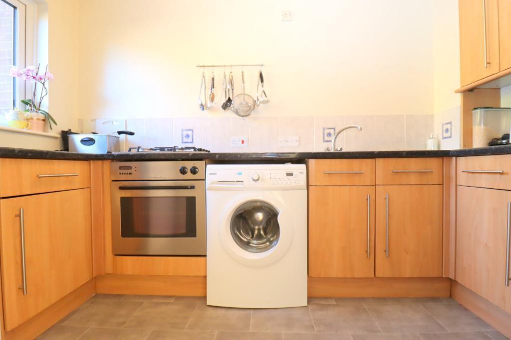 Springfield Road, Warden Hills, Luton, Bedfordshire, LU3 2HF 2 bed
