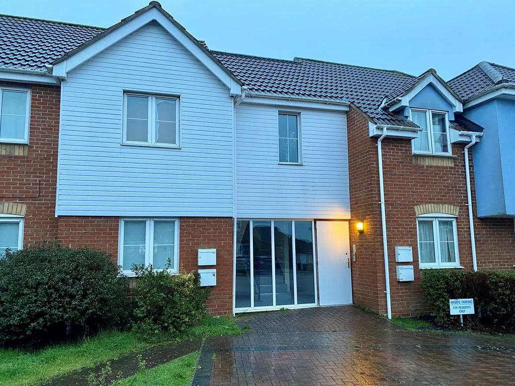 Drake Close, Stowmarket, IP14 1 bed flat for sale £135,000